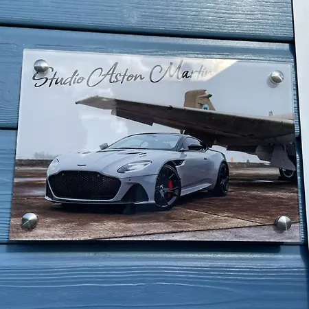Studio Aston Martin Entree Independante, Parking Prive *